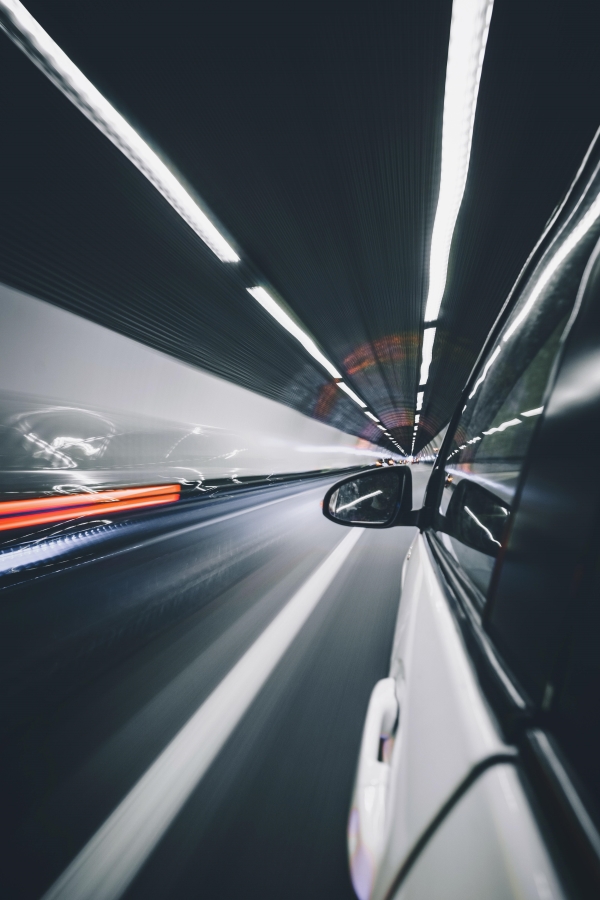 automotive · geschwinde Tunnelfahrt